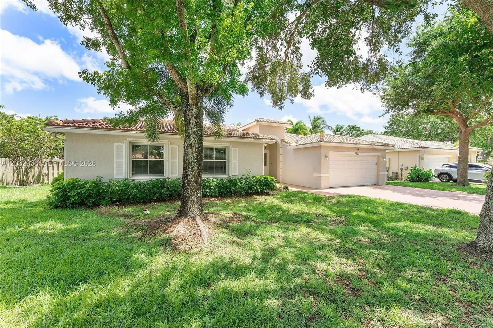 Foto de propiedad en 4228 NW 41st Lane, Coconut Creek, FL 33073 Coconut Creek con MLS# 