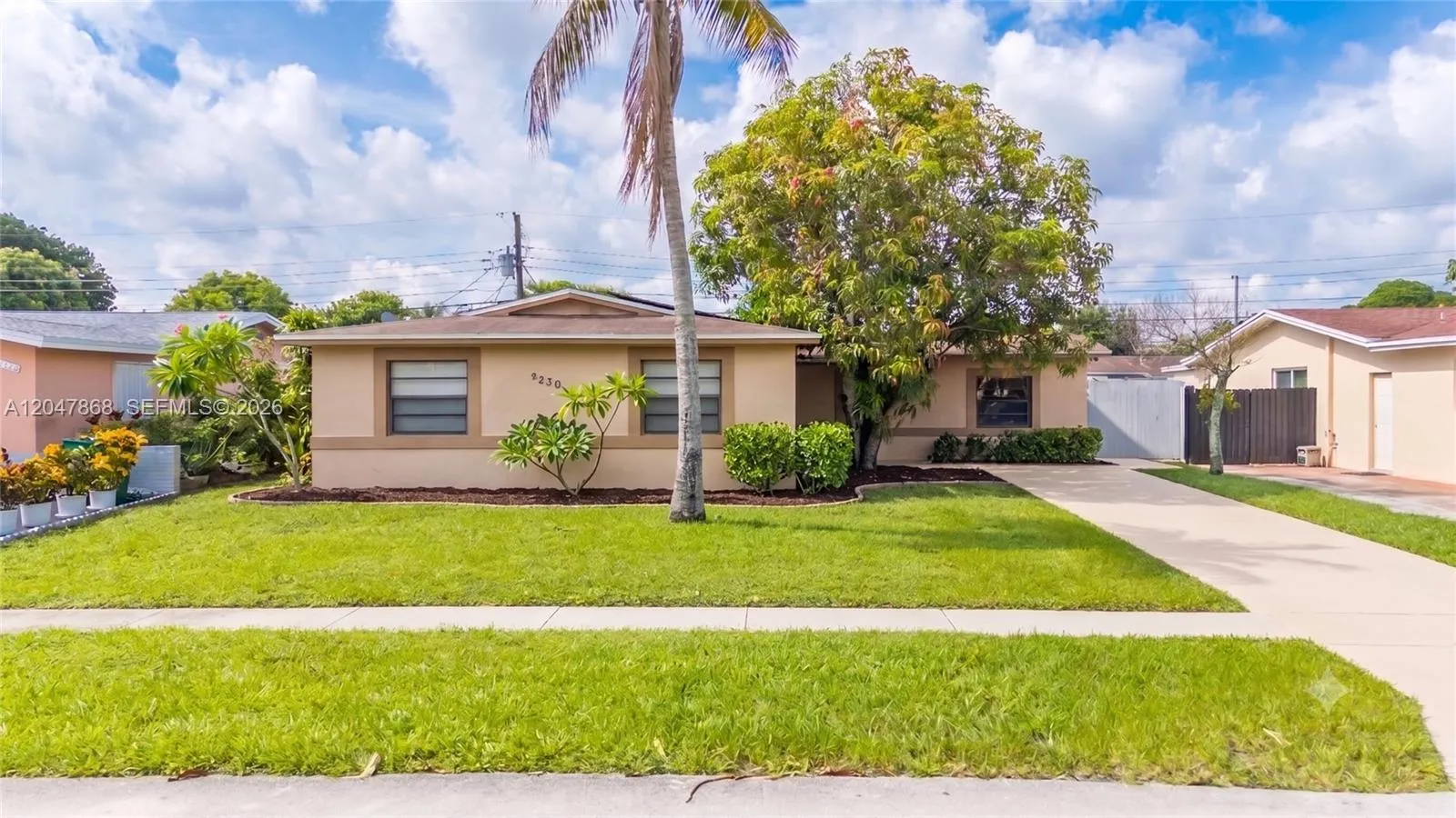 Foto de propiedad en 4230 NW 23rd Court, Lauderhill, FL 33313 Lauderhill con MLS# 