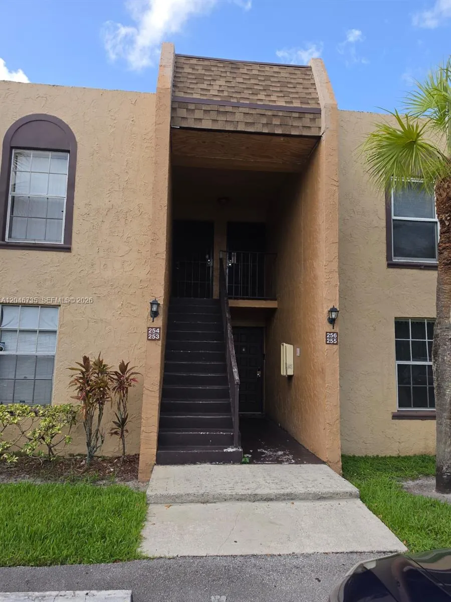 Foto de propiedad en 4231 NW 19th Street 254, Lauderhill, FL 33313 Lauderhill con MLS# 
