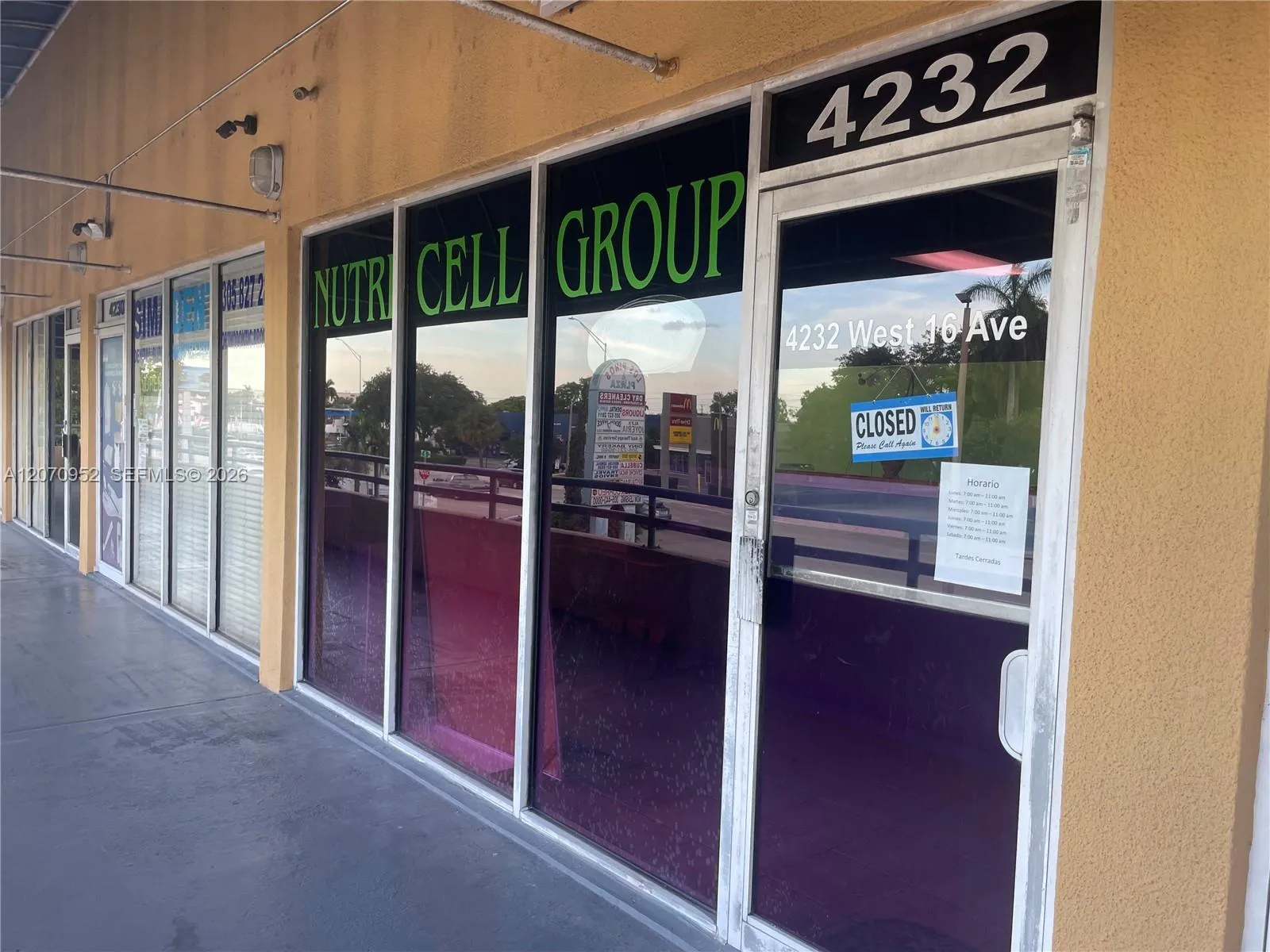 Foto de propiedad en 4232 W 16th Avenue, Hialeah, FL 33012 Hialeah con MLS# 