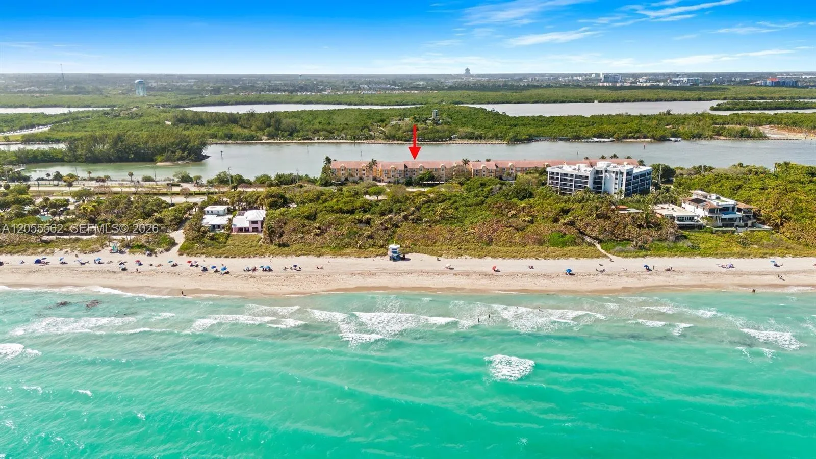 Foto de propiedad en 4234 N Ocean Drive, Hollywood, FL 33019 Hollywood con MLS# 