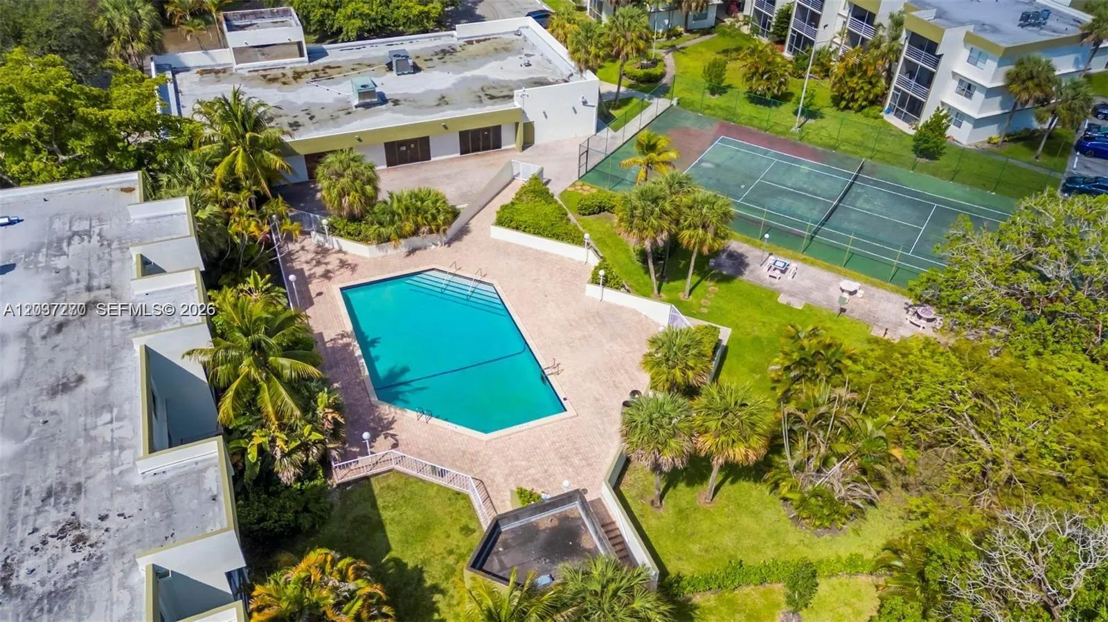 Foto de propiedad en 4235 N University Drive 115, Sunrise, FL 33351 Sunrise con MLS# 