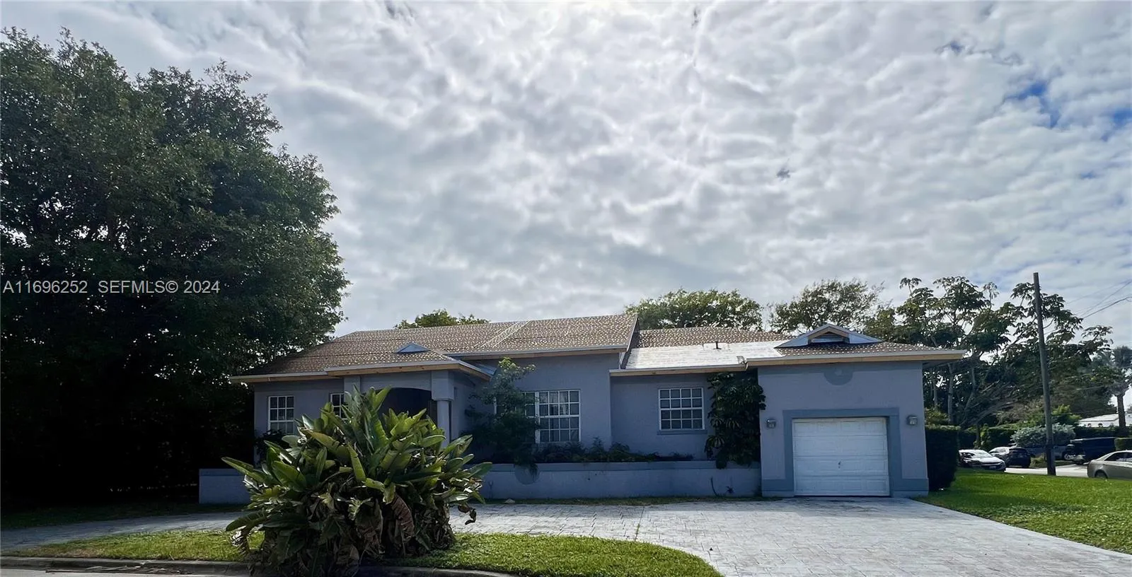 Foto de propiedad en 424 90th Street, Surfside, FL 33154 Surfside con MLS# 