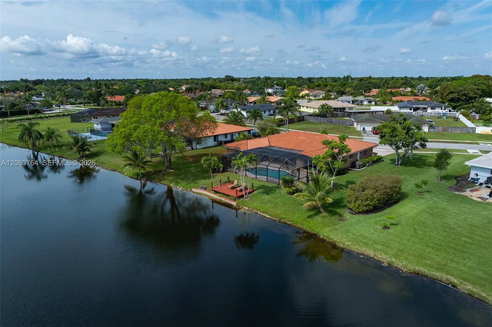 Foto de propiedad en 424 Sailboat Circle, Weston, FL 33326 Weston con MLS# 