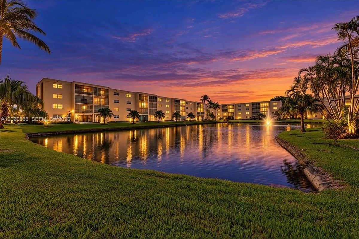 Foto de propiedad en 424 SE 10th Street 104, Dania Beach, FL 33004 Dania Beach con MLS# 