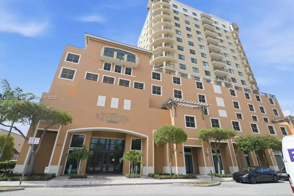 Foto de propiedad en 4242 NW 2nd Street 807, Miami, FL 33126 Miami con MLS# 