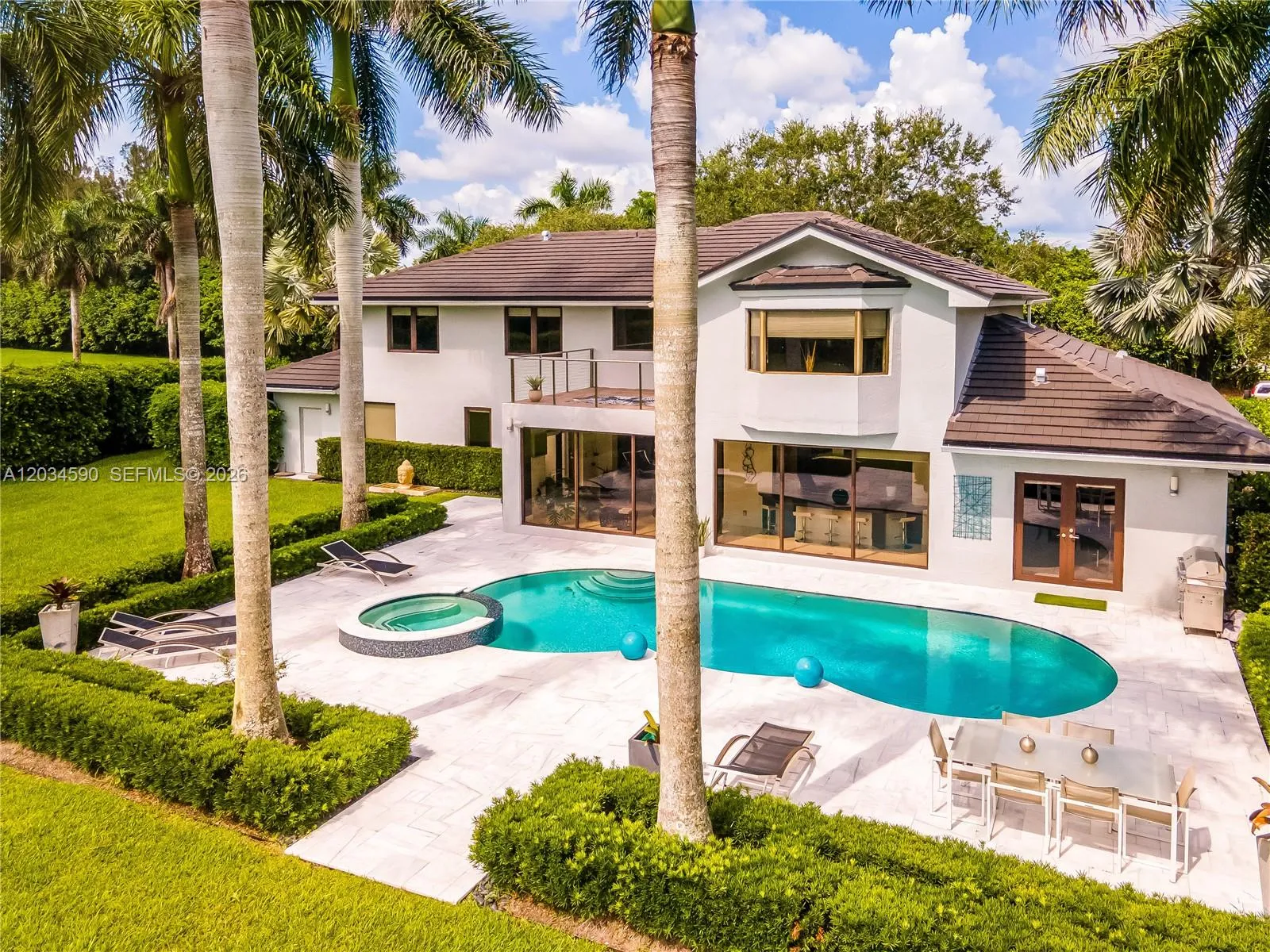 Foto de propiedad en 4242 SW 107th Way, Davie, FL 33328 Davie con MLS# 