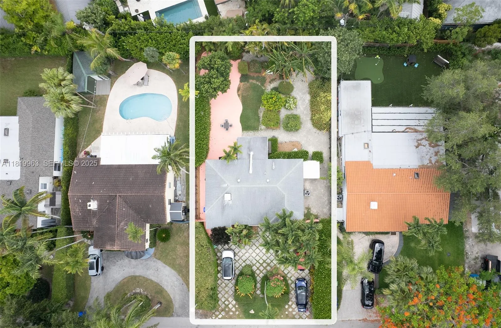 Foto de propiedad en 4245 Braganza Avenue, Miami, FL 33133 Miami con MLS# 
