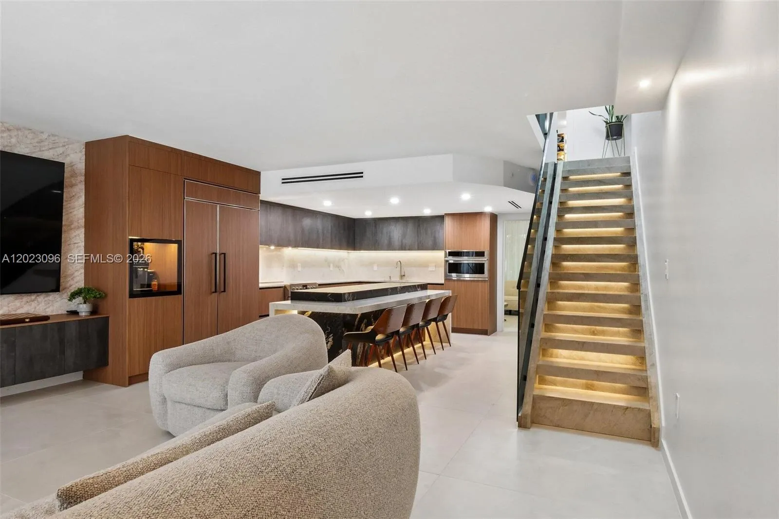 Foto de propiedad en 425 Grapetree Drive 211, Key Biscayne, FL 33149 Key Biscayne con MLS# 