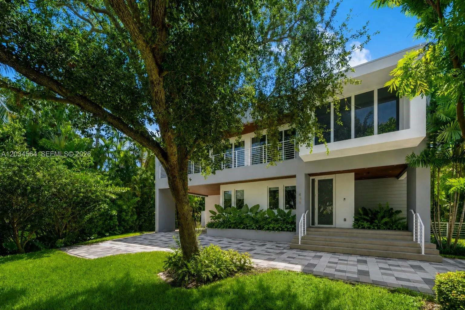 Foto de propiedad en 425 Harbor Drive, Key Biscayne, FL 33149 Key Biscayne con MLS# 