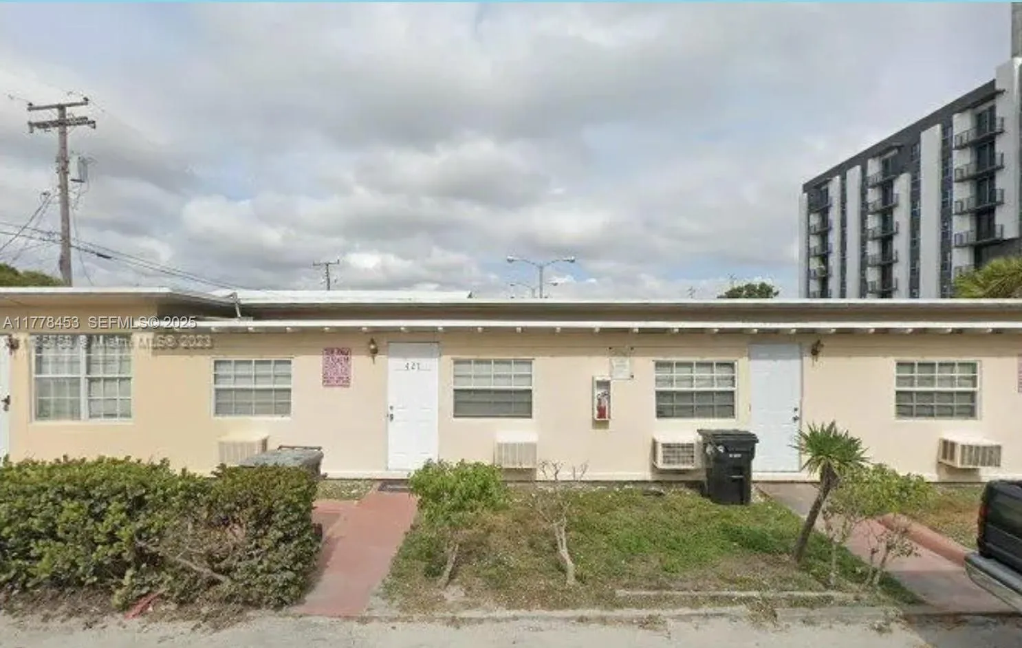 Foto de propiedad en 425 NE 8th Street, Fort Lauderdale, FL 33304 Fort Lauderdale con MLS# 