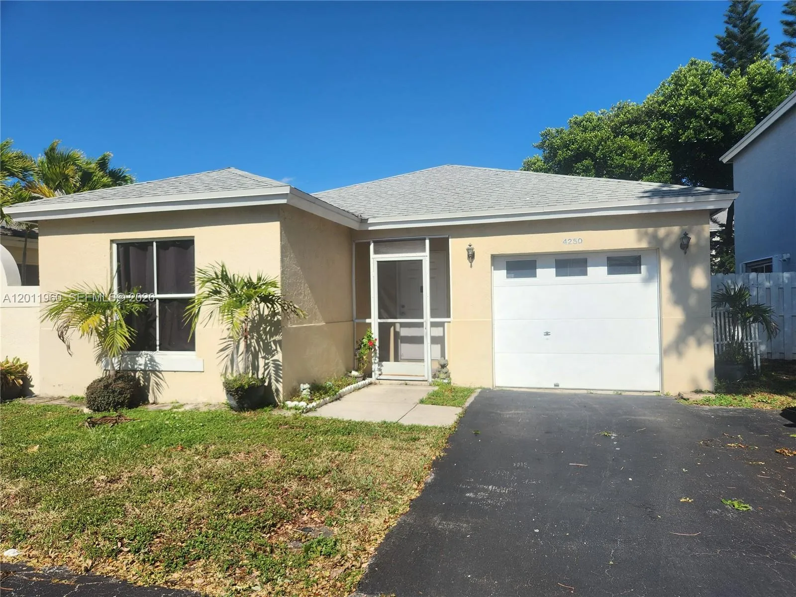 Vendido 4250 SW 72nd Terrace, Davie, FL 33314, Davie, FL 33314