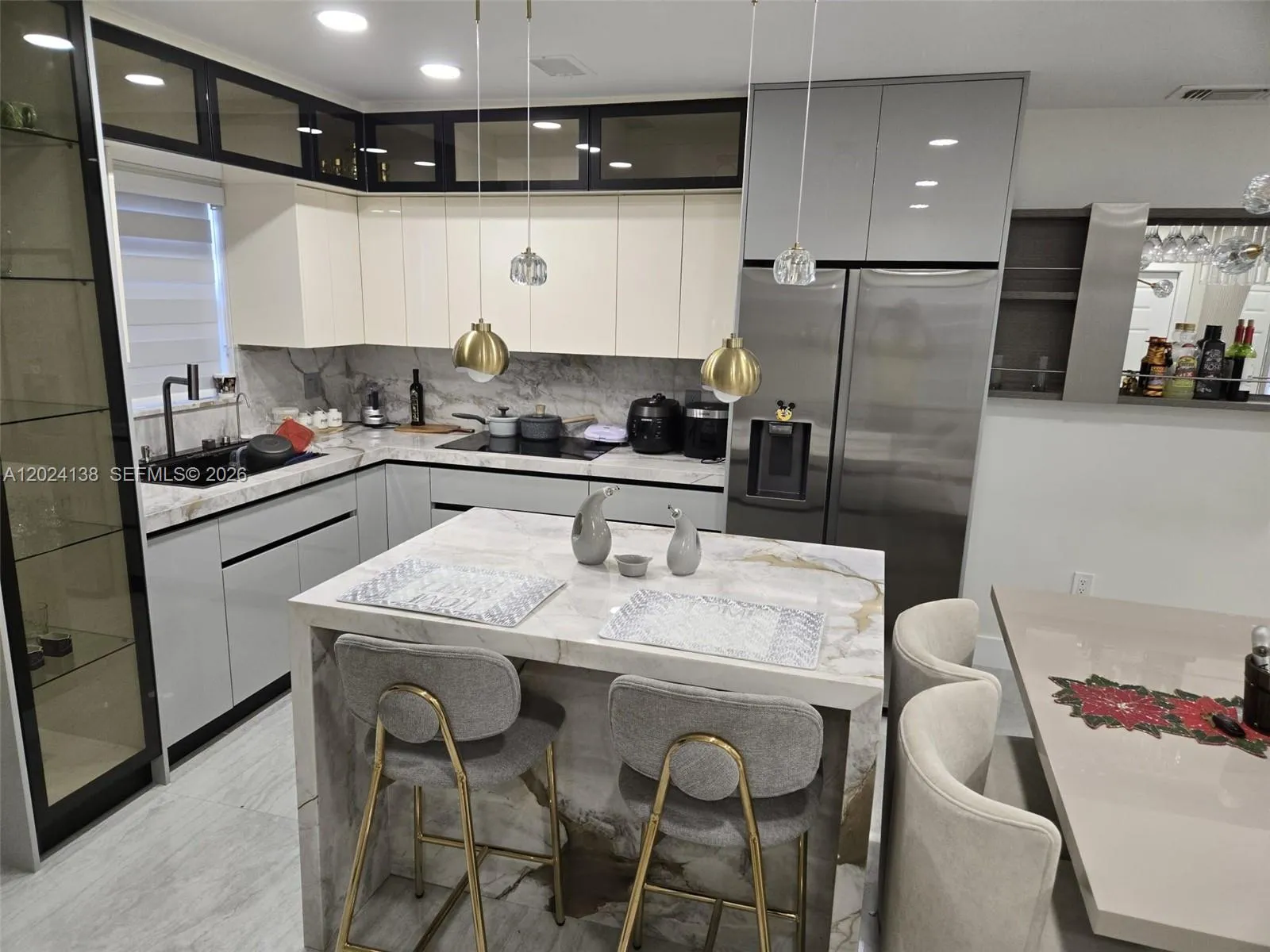 Vendido 4250 W 10th Avenue, Hialeah, FL 33012, Hialeah, FL 33012