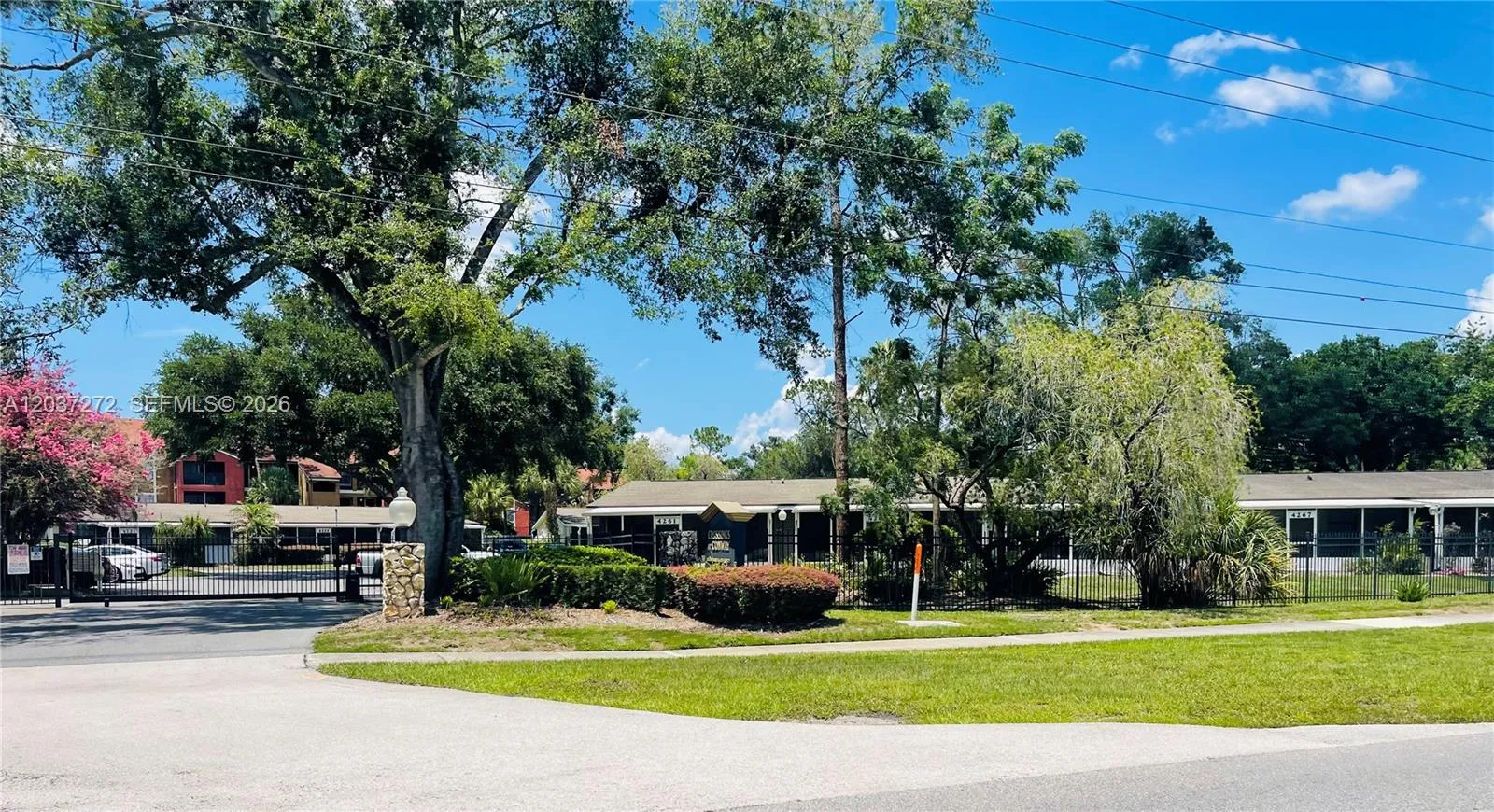 Foto de propiedad en 4251 E Michigan Street 4251, Orlando, FL 32812 Orlando con MLS# 