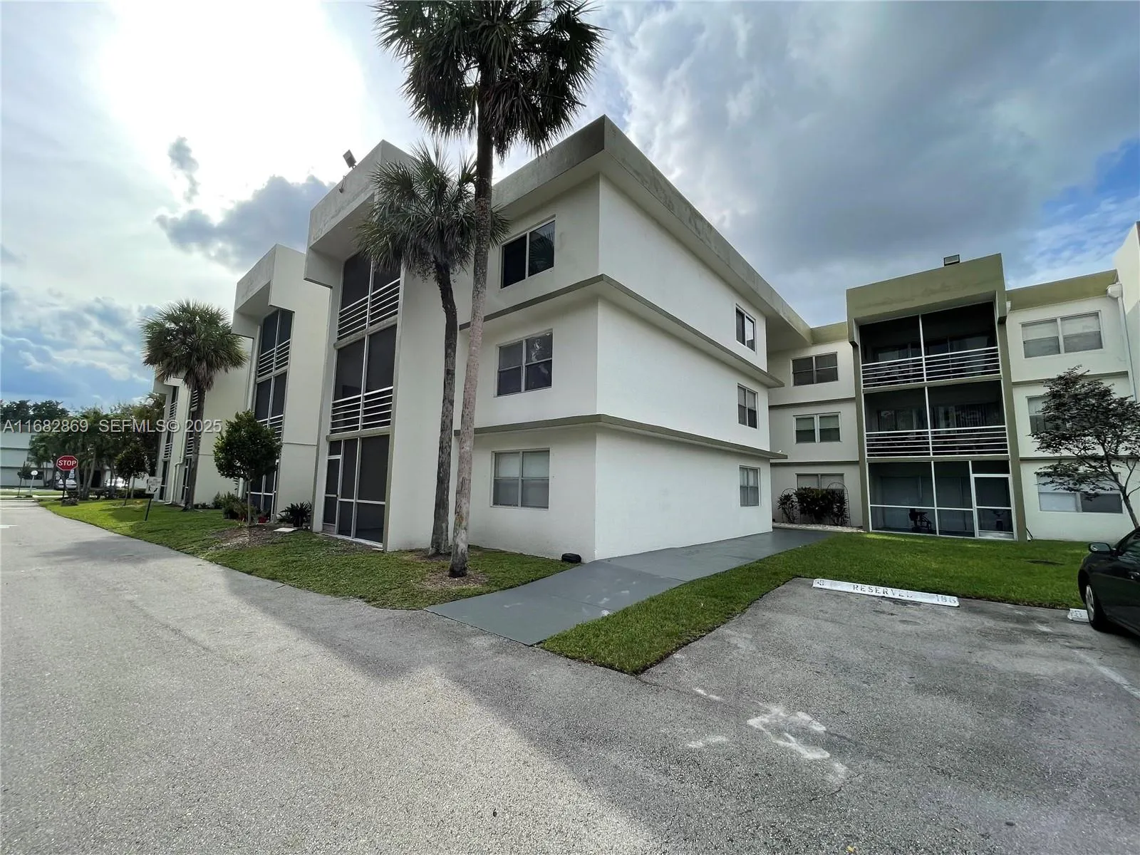 Foto de propiedad en 4255 N University Drive 201, Sunrise, FL 33351 Sunrise con MLS# 