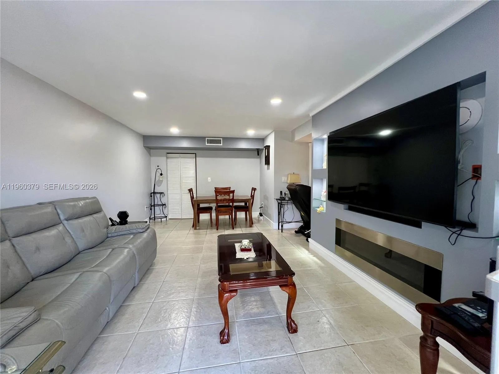 Vendido 4255 N University Drive 304, Sunrise, FL 33351, Sunrise, FL 33351
