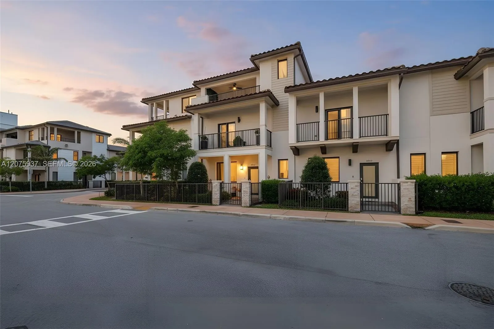 Foto de propiedad en 4256 NW 83rd Avenue, Doral, FL 33166 Doral con MLS# 