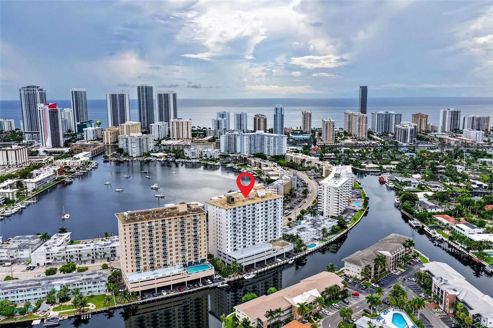 En Renta 427 Golden Isles Drive 11C, Hallandale Beach, FL 33009, Hallandale Beach, FL 33009