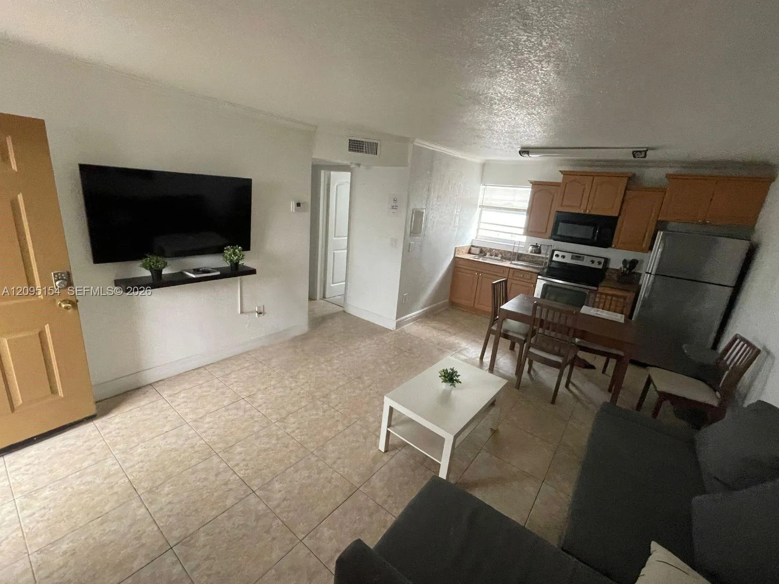 En Renta 427 SW 6th Street 2, Miami, FL 33130, Miami, FL 33130