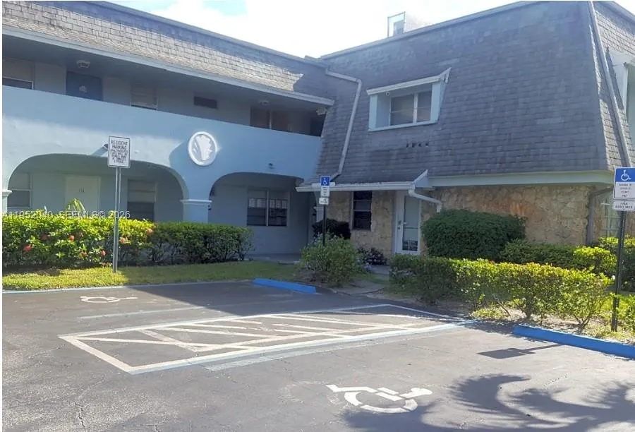Foto de propiedad en 4271 NW 5th Street 122, Plantation, FL 33317 Plantation con MLS# 
