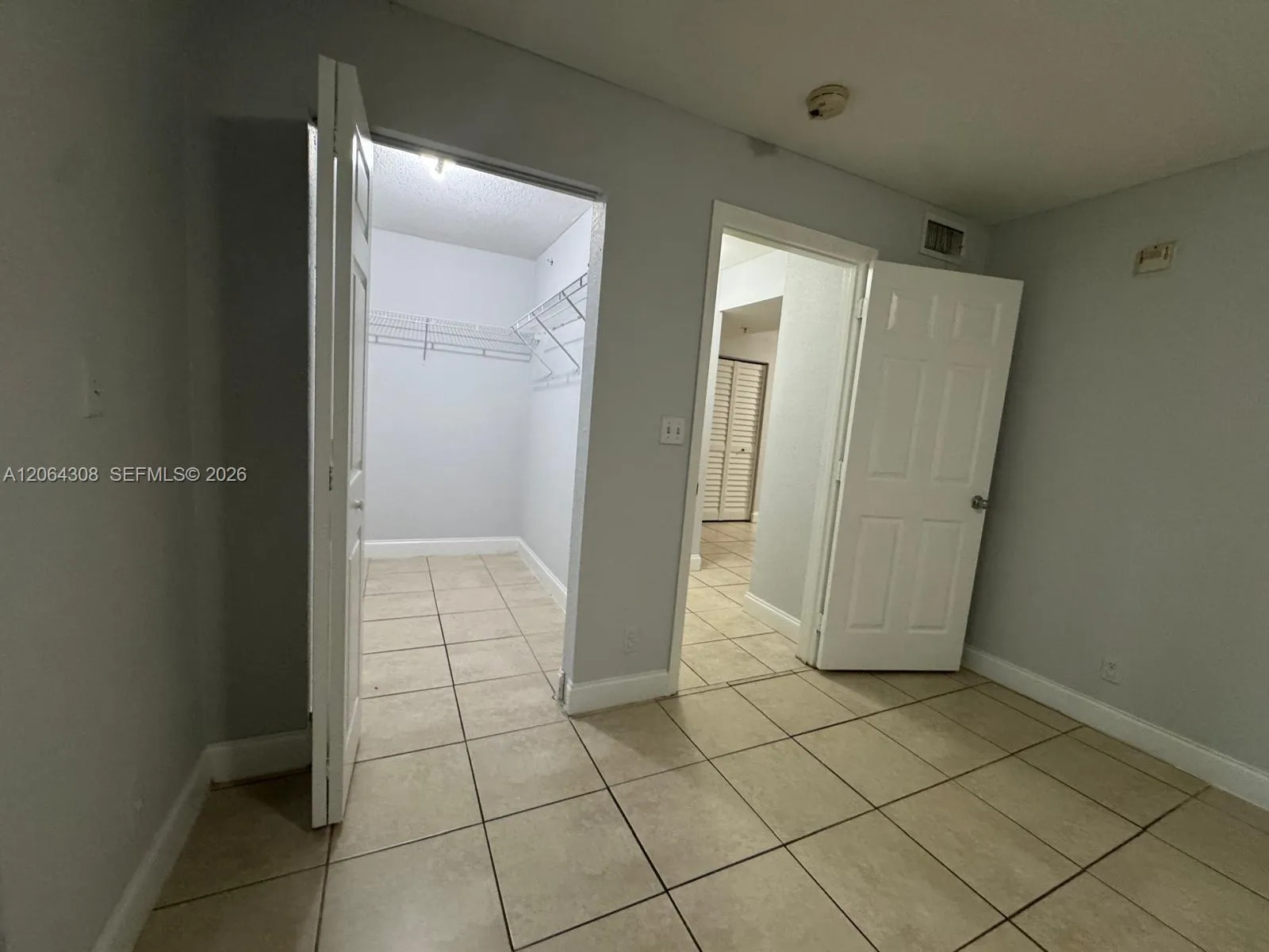 Foto de propiedad en 4271 NW 5th Street 130, Plantation, FL 33317 Plantation con MLS# 