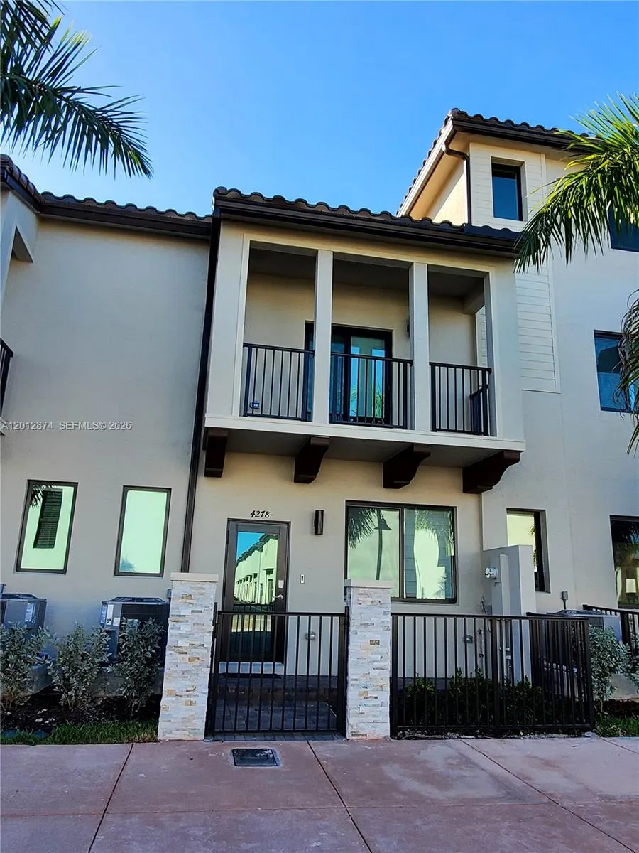 Foto de propiedad en 4278 NW 82nd Avenue 4278, Doral, FL 33166 Doral con MLS# 