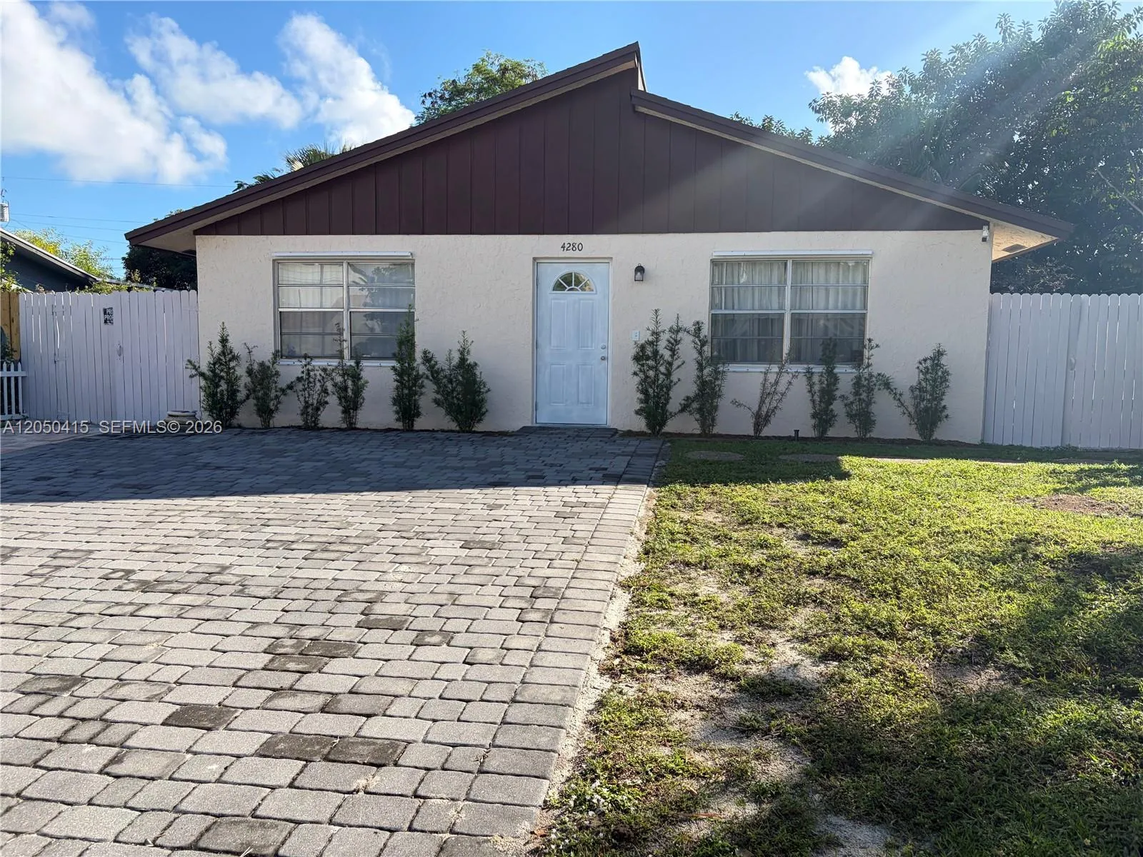 Foto de propiedad en 4280 N Dixie Highway, Boca Raton, FL 33431 Boca Raton con MLS# 