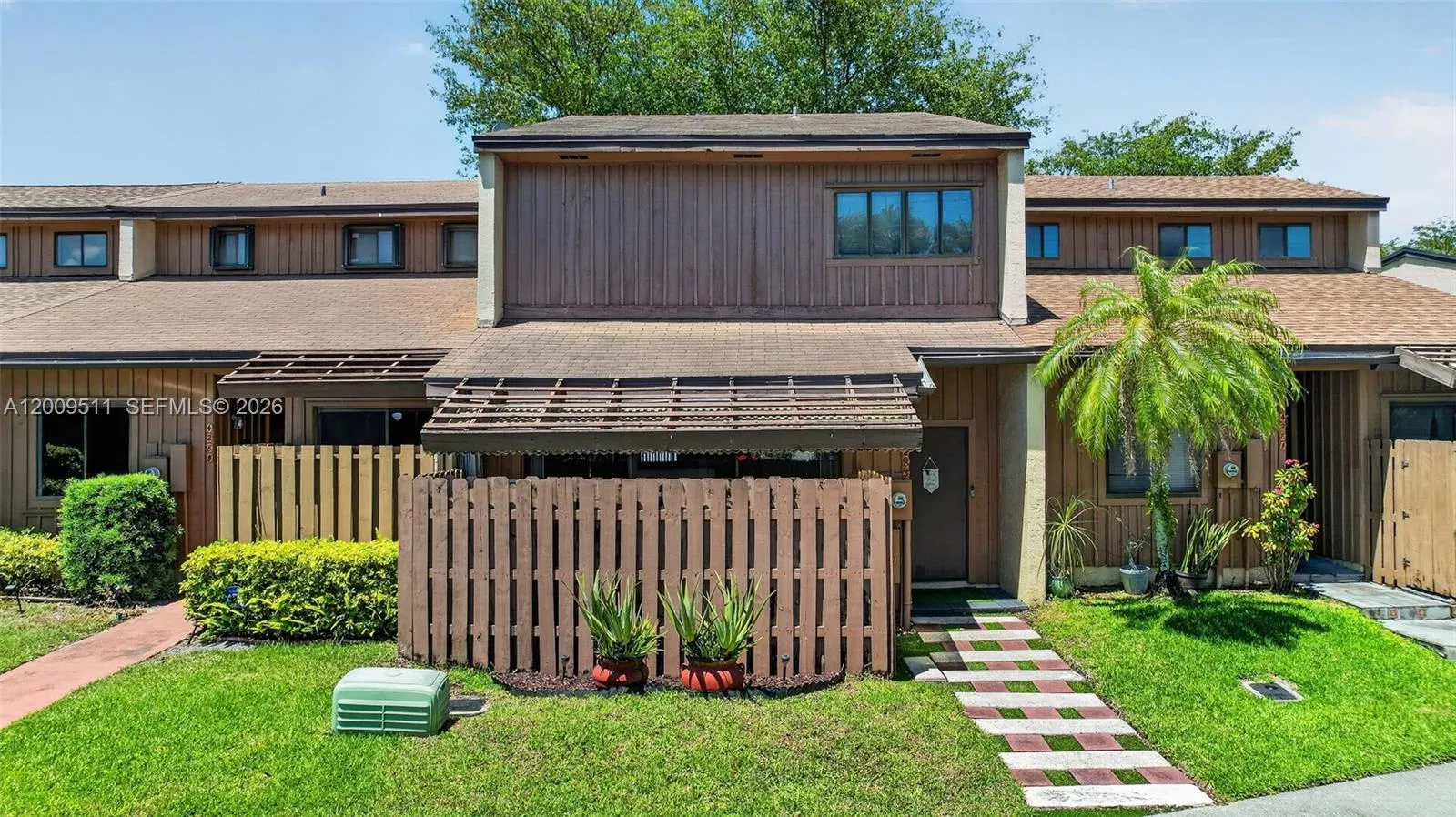 Foto de propiedad en 4283 S Pine Island Road, Davie, FL 33328 Davie con MLS# 