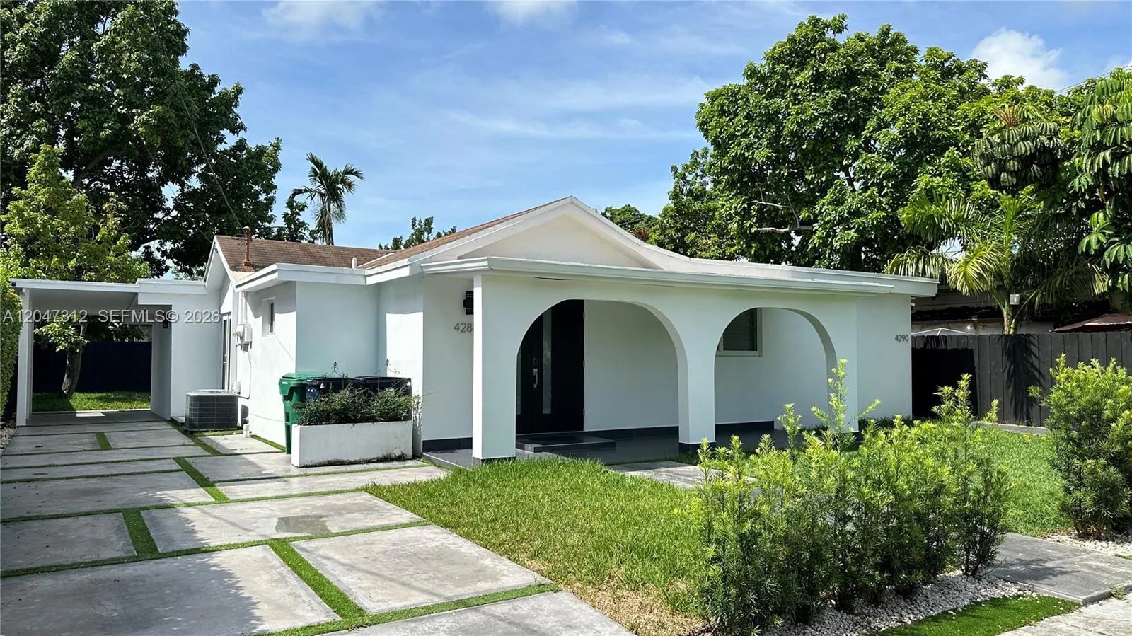 Foto de propiedad en 4288 SW 9th Street 1, Miami, FL 33134 Miami con MLS# 