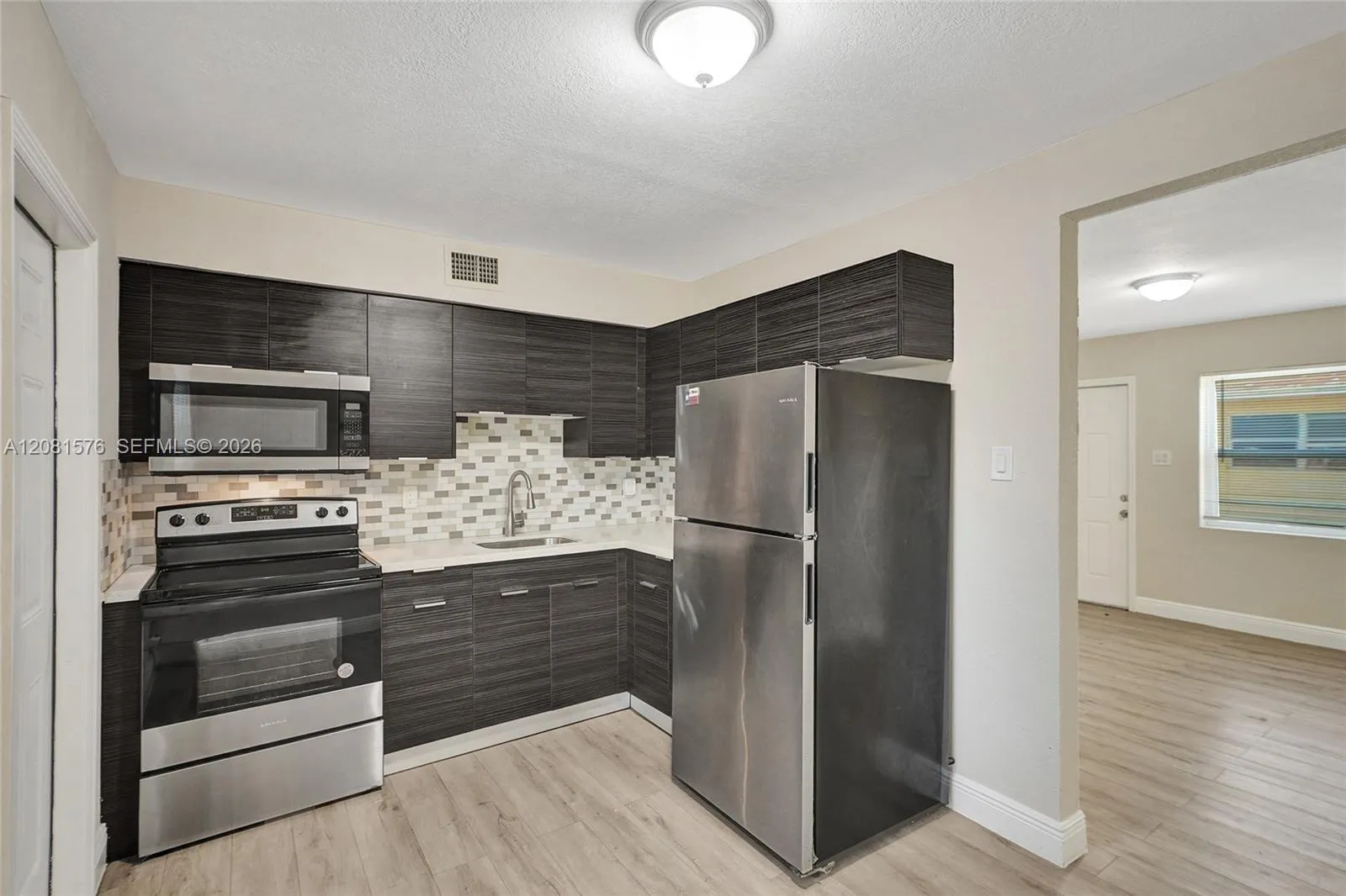 Foto de propiedad en 429 NW 9th Avenue 1, Fort Lauderdale, FL 33311 Fort Lauderdale con MLS# 