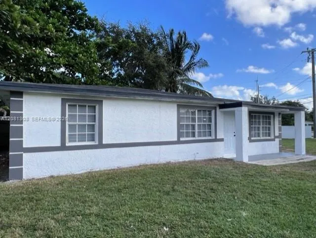 Foto de propiedad en 43 Newton Road 0, West Park, FL 33023 West Park con MLS# 