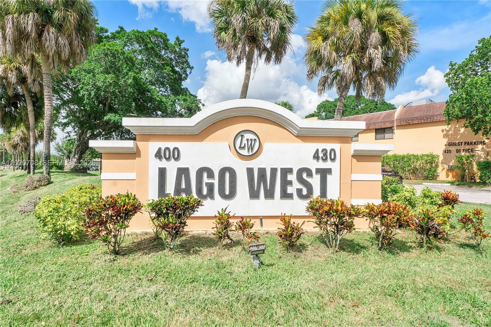 Foto de propiedad en 430 Commodore Drive 213, Plantation, FL 33325 Plantation con MLS# 