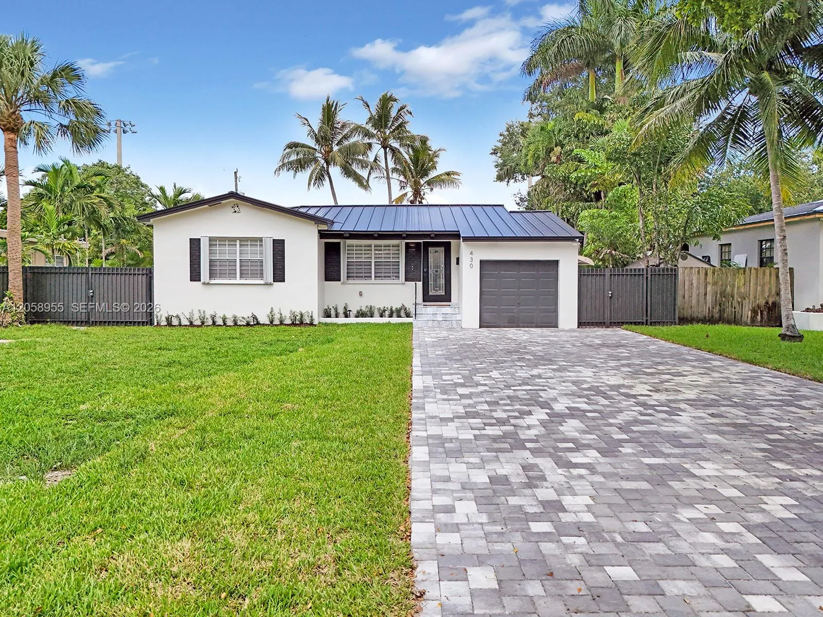 Foto de propiedad en 430 Forrest Drive, Miami Springs, FL 33166 Miami Springs con MLS# 