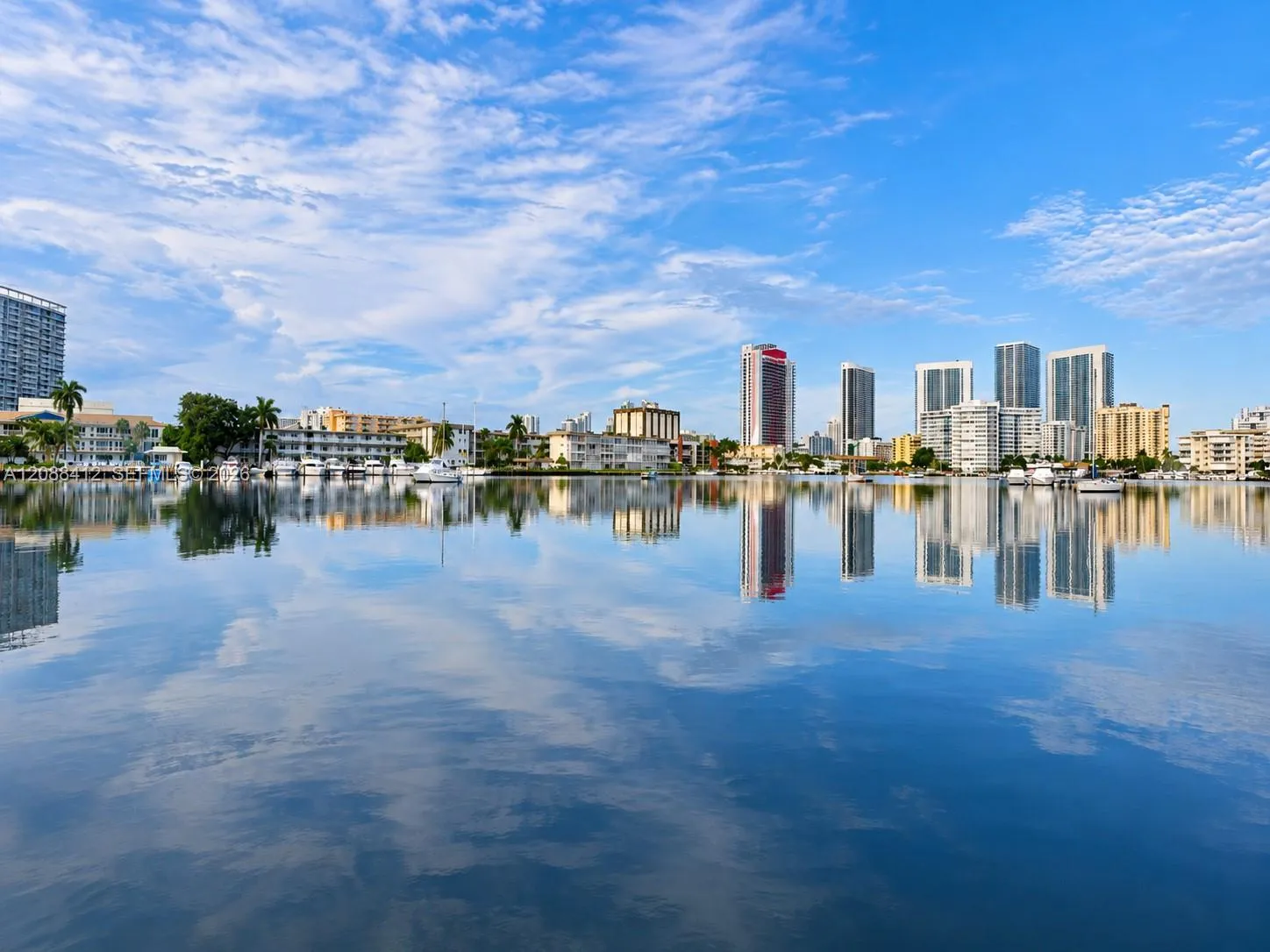 En Venta 430 Golden Isles Drive 205, Hallandale Beach, FL 33009, Hallandale Beach, FL 33009