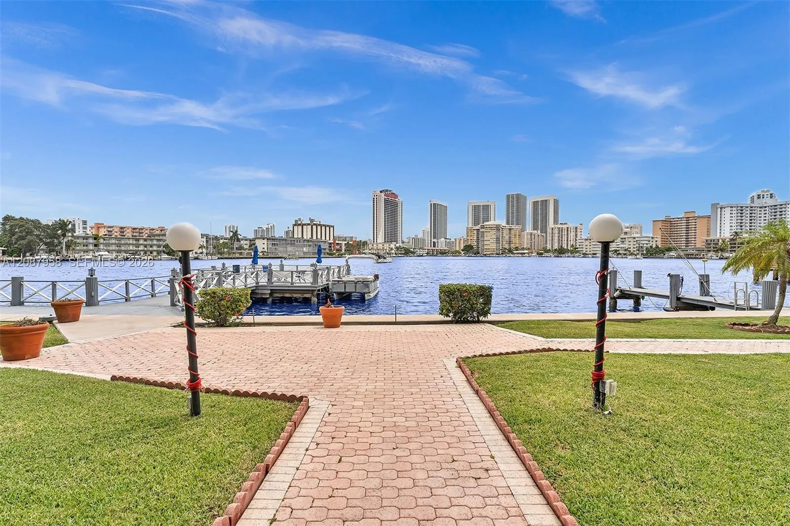En Venta 430 Golden Isles Drive 803, Hallandale Beach, FL 33009, Hallandale Beach, FL 33009
