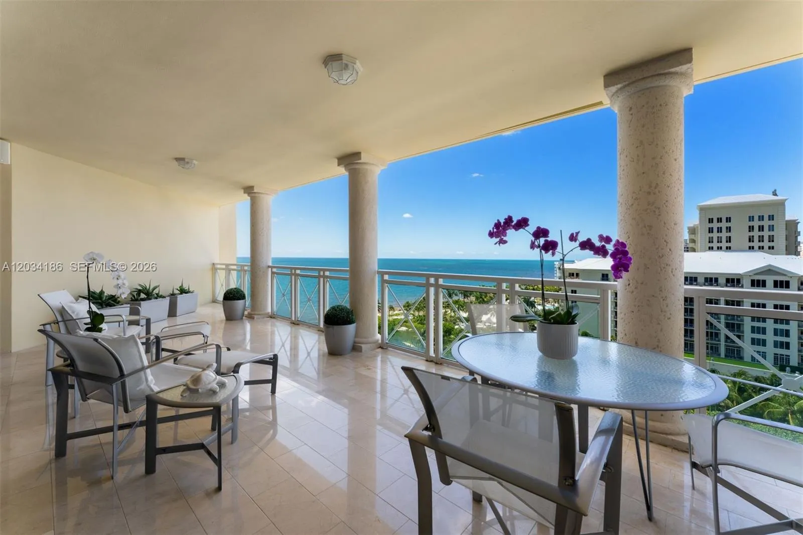 Foto de propiedad en 430 Grand Bay Drive 1103, Key Biscayne, FL 33149 Key Biscayne con MLS# 