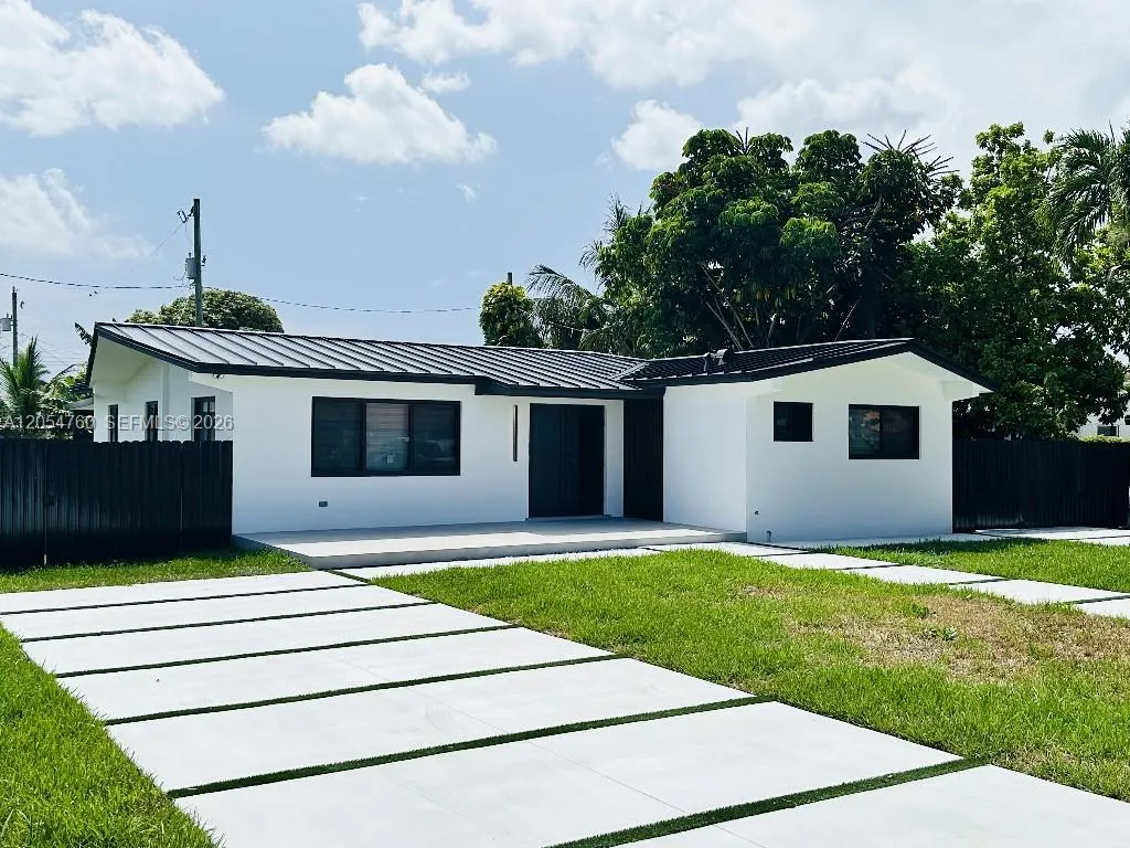 Vendido 430 SW 100th Avenue, Sweetwater, FL 33174, Sweetwater, FL 33174