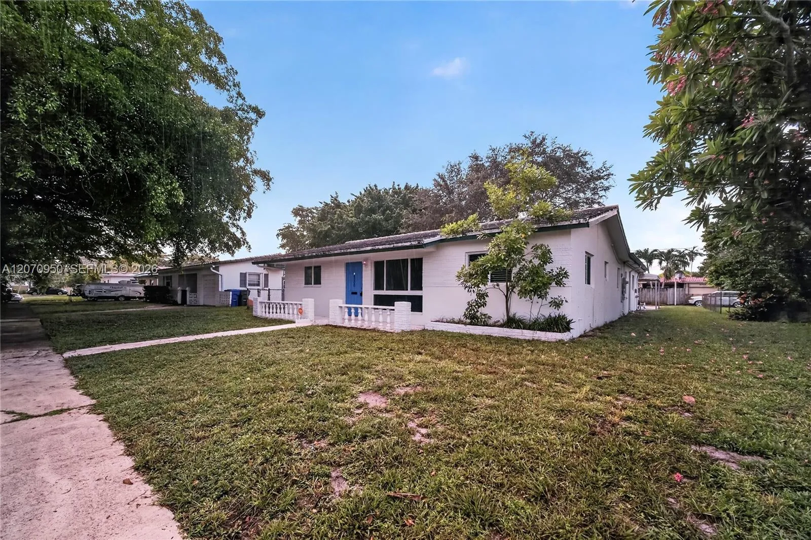 Foto de propiedad en 4300 Harrison Street, Hollywood, FL 33021 Hollywood con MLS# 
