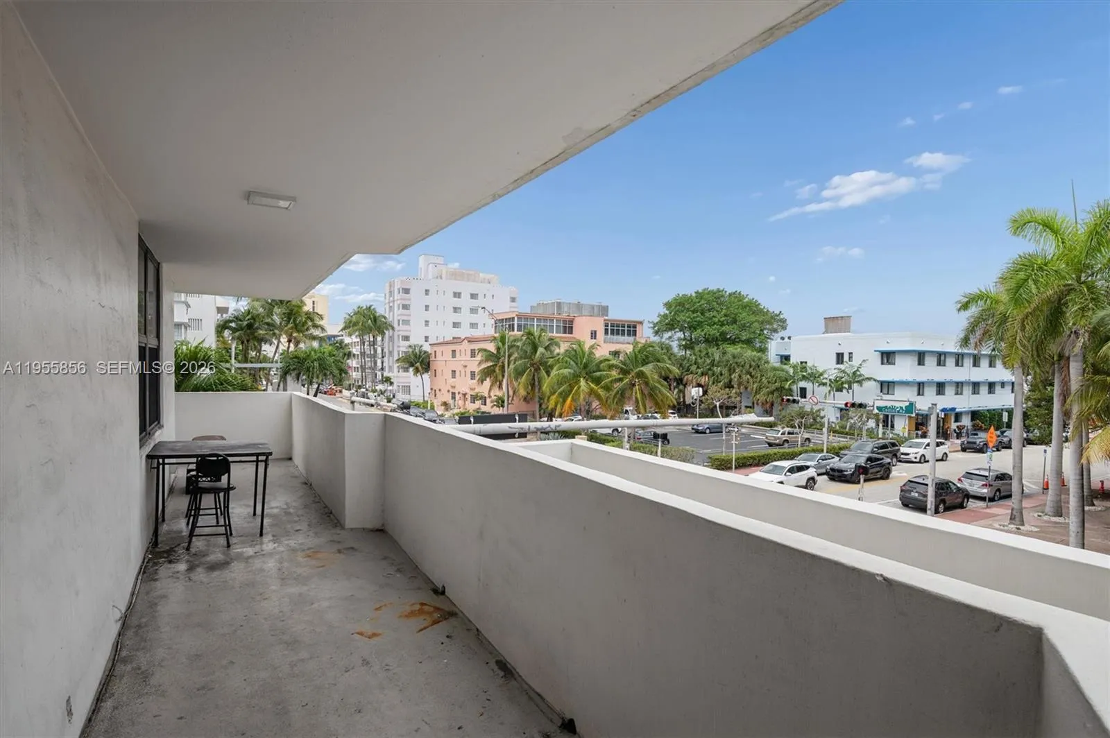 Foto de propiedad en 4301 Collins Avenue 202, Miami Beach, FL 33140 Miami Beach con MLS# 