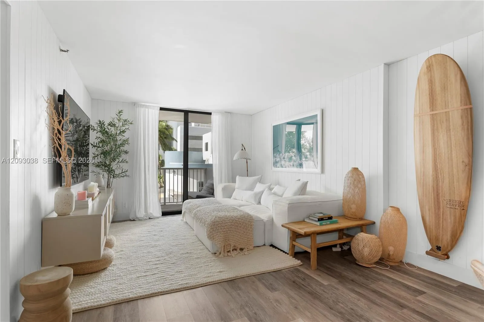 En Venta 4301 Collins Avenue 207, Miami Beach, FL 33140, Miami Beach, FL 33140