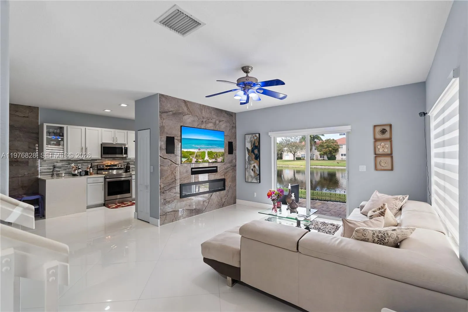 Foto de propiedad en 4301 Macarthur Palm Trail, Greenacres, FL 33463 Greenacres con MLS# 