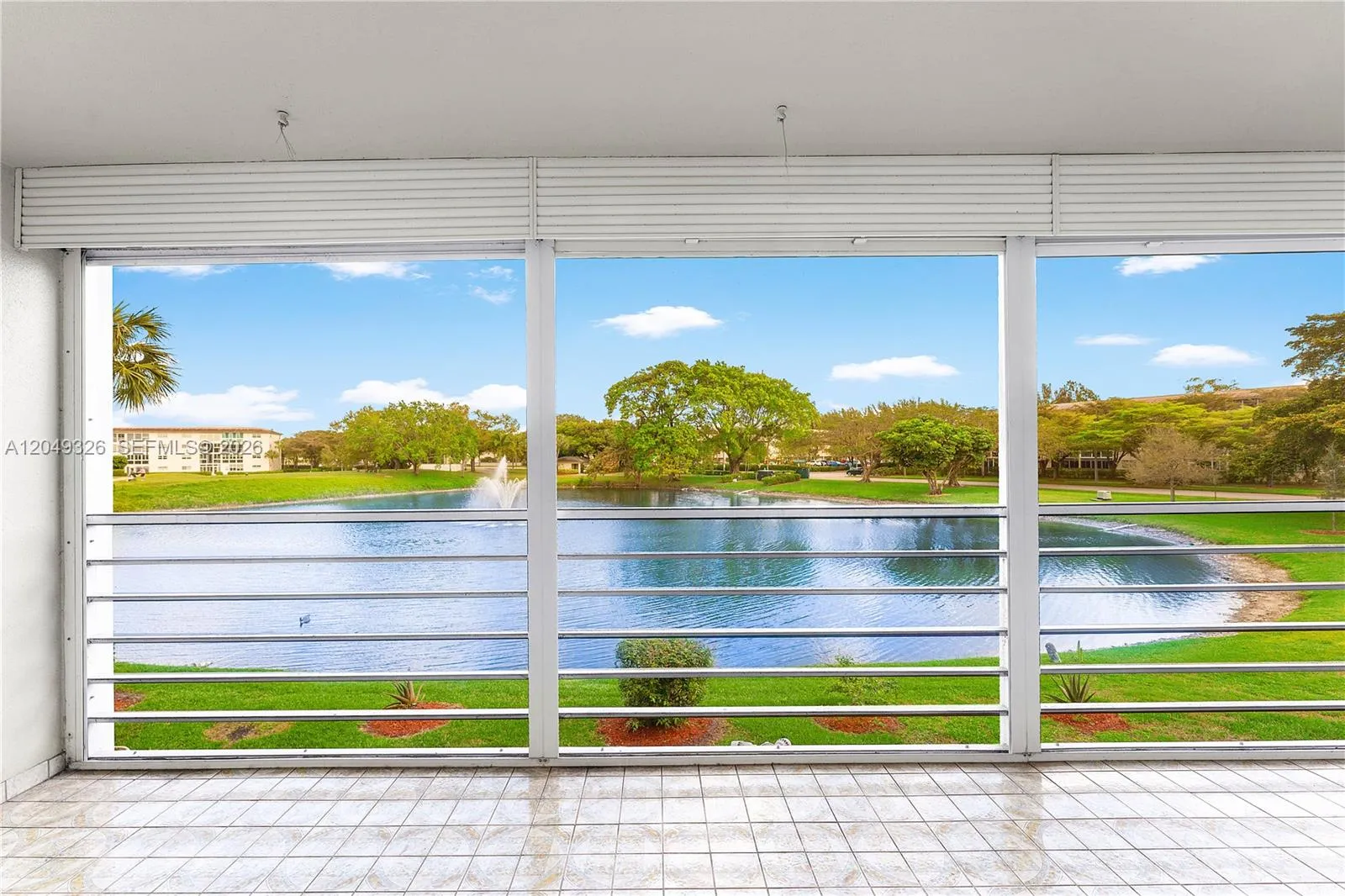Foto de propiedad en 4301 Martinique Circle H2, Coconut Creek, FL 33066 Coconut Creek con MLS# 