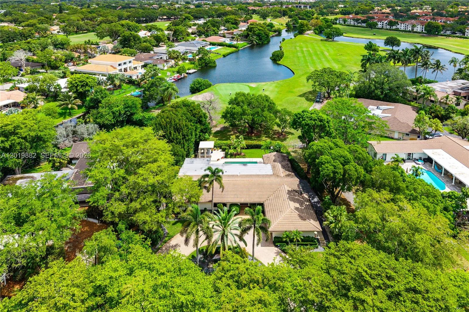 Foto de propiedad en 4301 Sanders Street, Hollywood, FL 33021 Hollywood con MLS# 