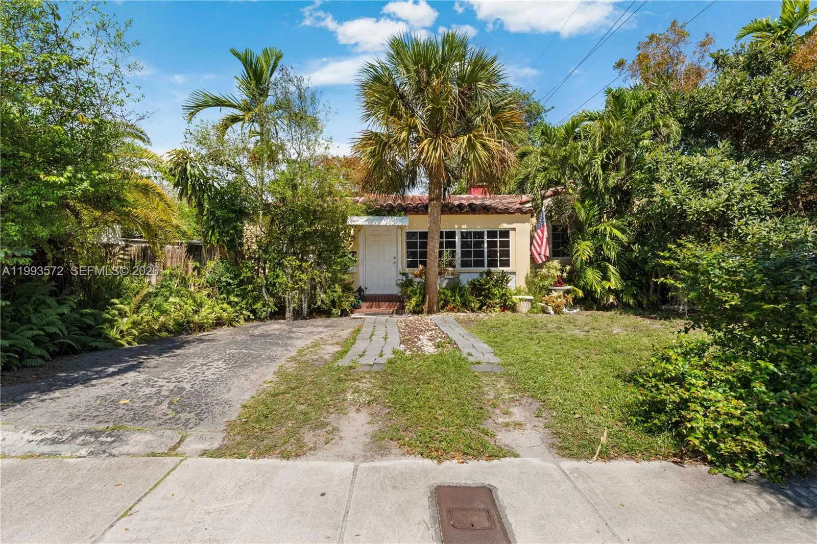 Vendido 4301 SW 1st Street, Miami, FL 33134, Miami, FL 33134