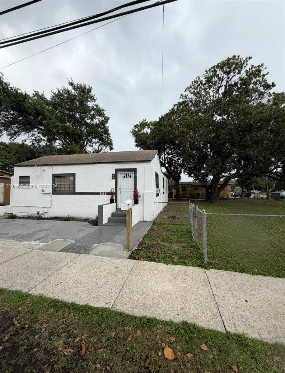 En Venta 4303 NW 13th Avenue, Miami, FL 33142, Miami, FL 33142