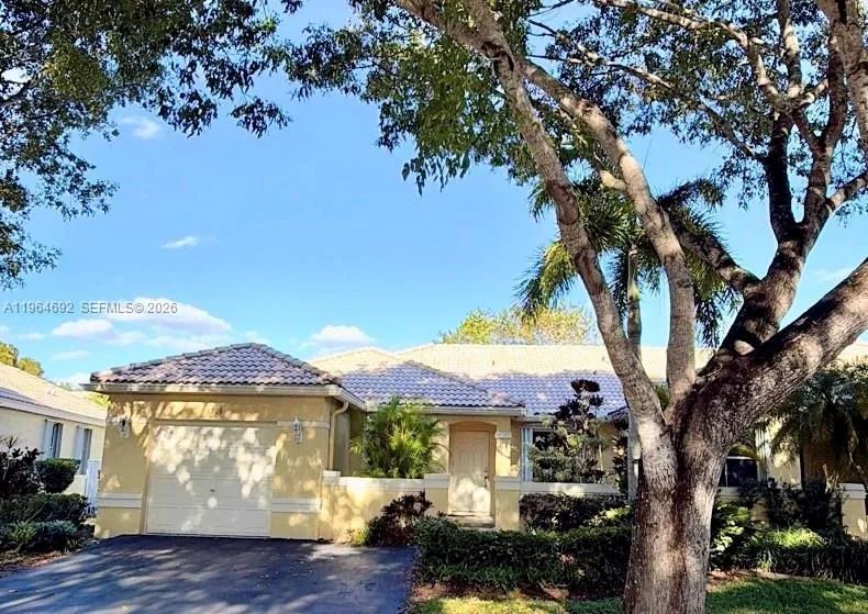 Foto de propiedad en 4309 Pine Ridge Court, Weston, FL 33331 Weston con MLS# 