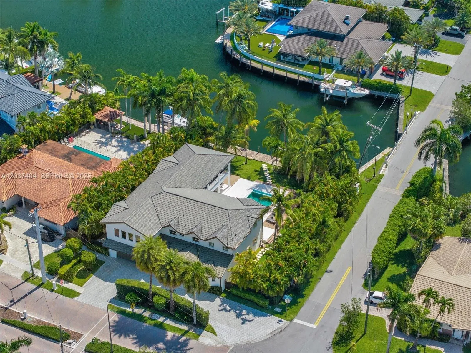Foto de propiedad en 431 Layne Boulevard, Hallandale Beach, FL 33009 Hallandale Beach con MLS# 