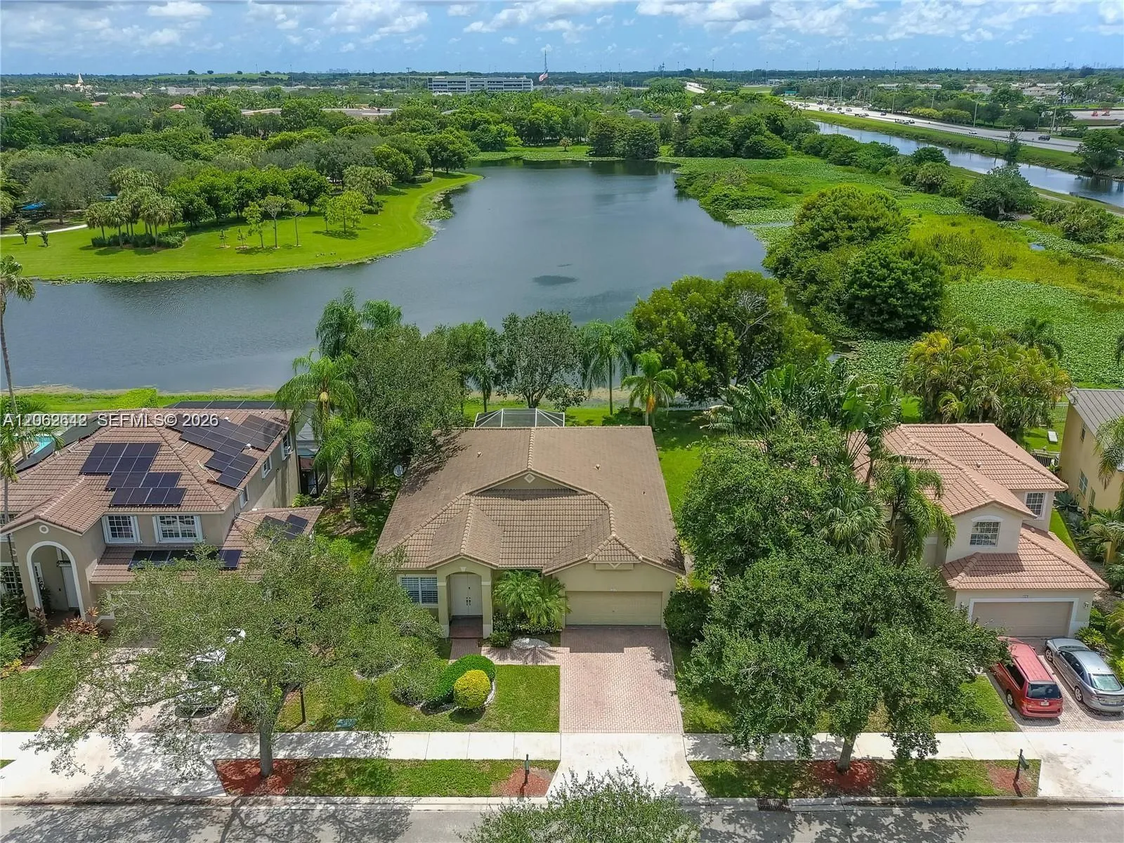 Foto de propiedad en 4310 Diamond Way 4310, Weston, FL 33331 Weston con MLS# 