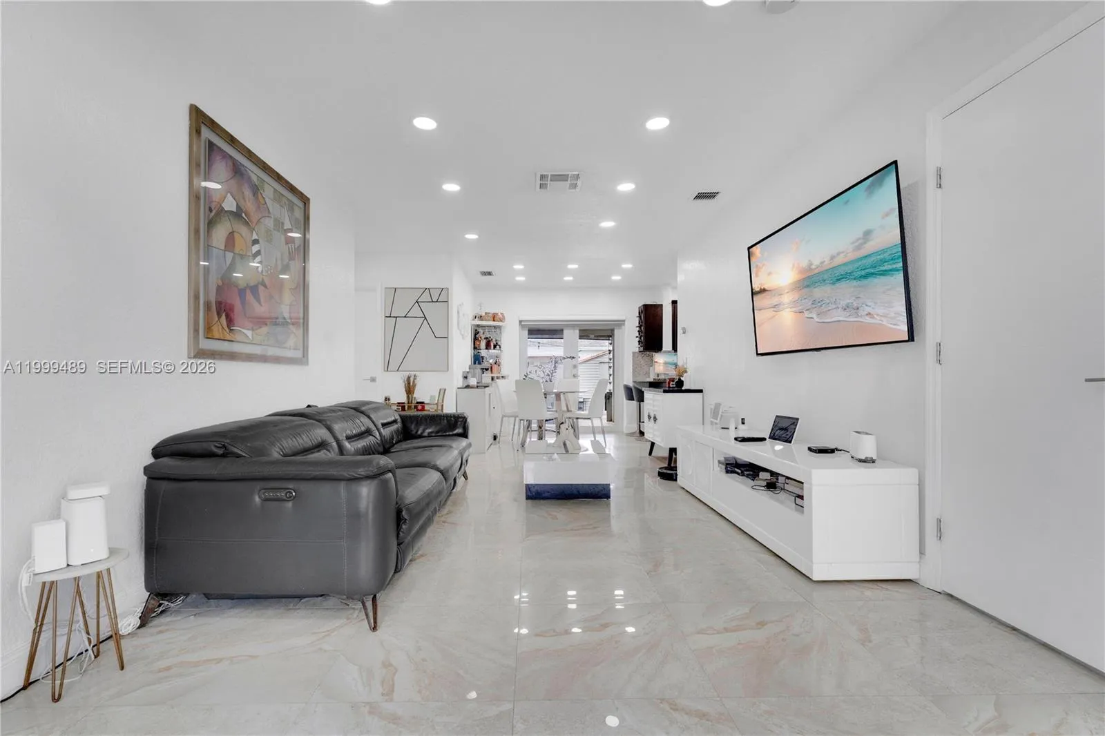 Foto de propiedad en 4310 SW 7th Street, Miami, FL 33134 Miami con MLS# 