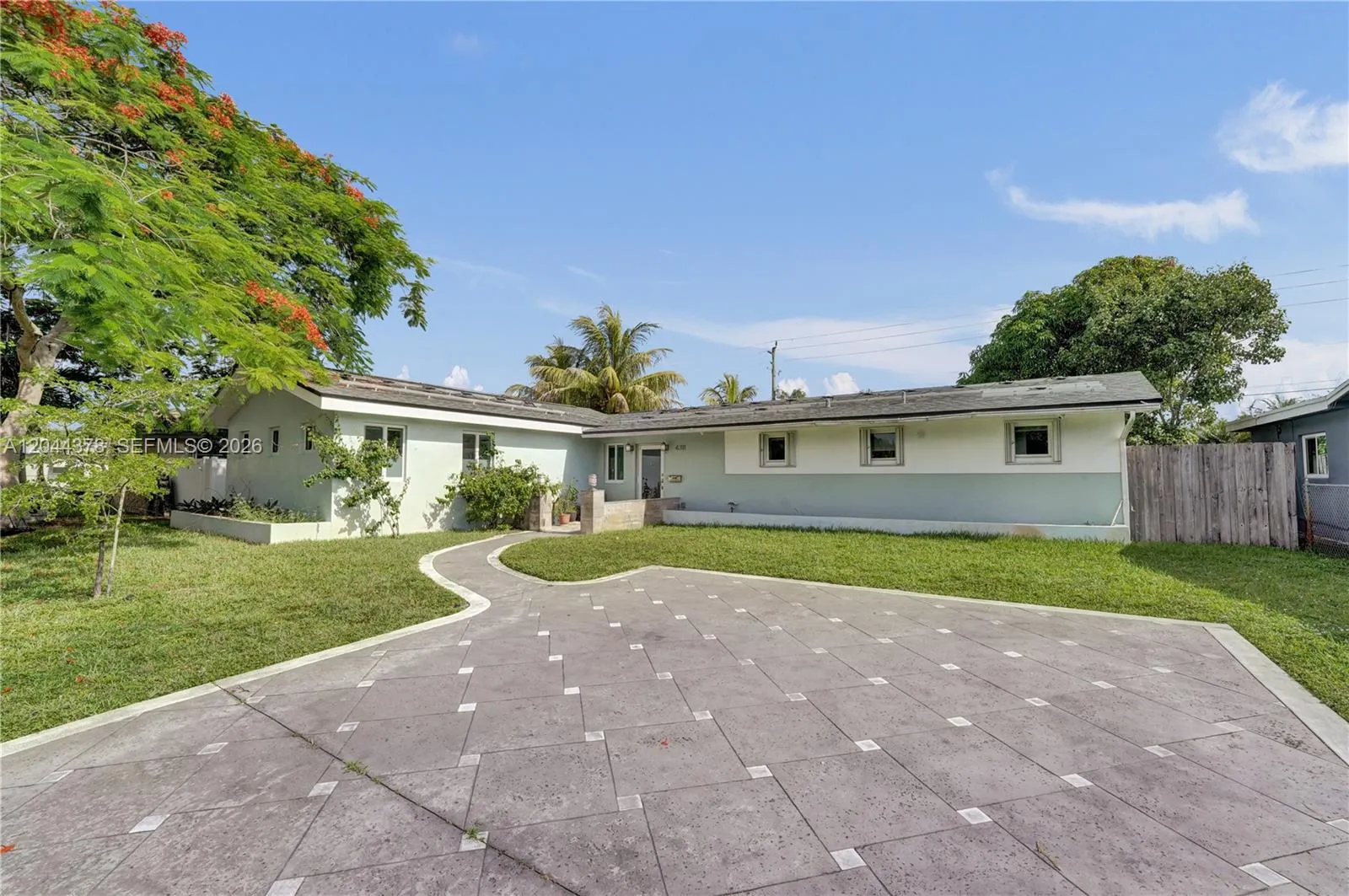 Foto de propiedad en 4311 Hayes Street, Hollywood, FL 33021 Hollywood con MLS# 